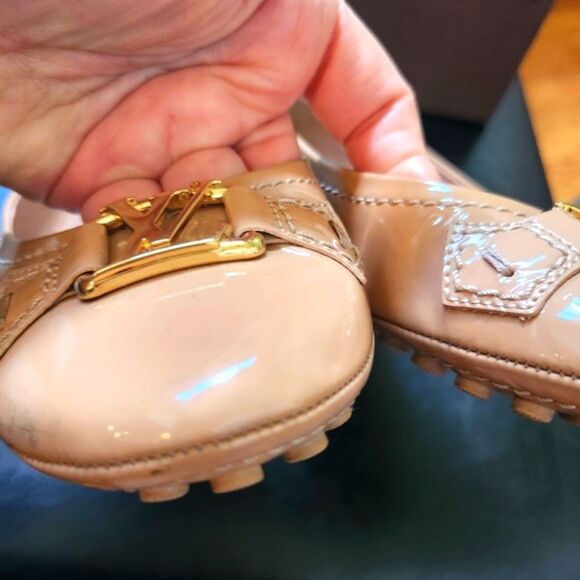 Louis Vuitton Nude Patent Leather Flats - Picture 3 of 13